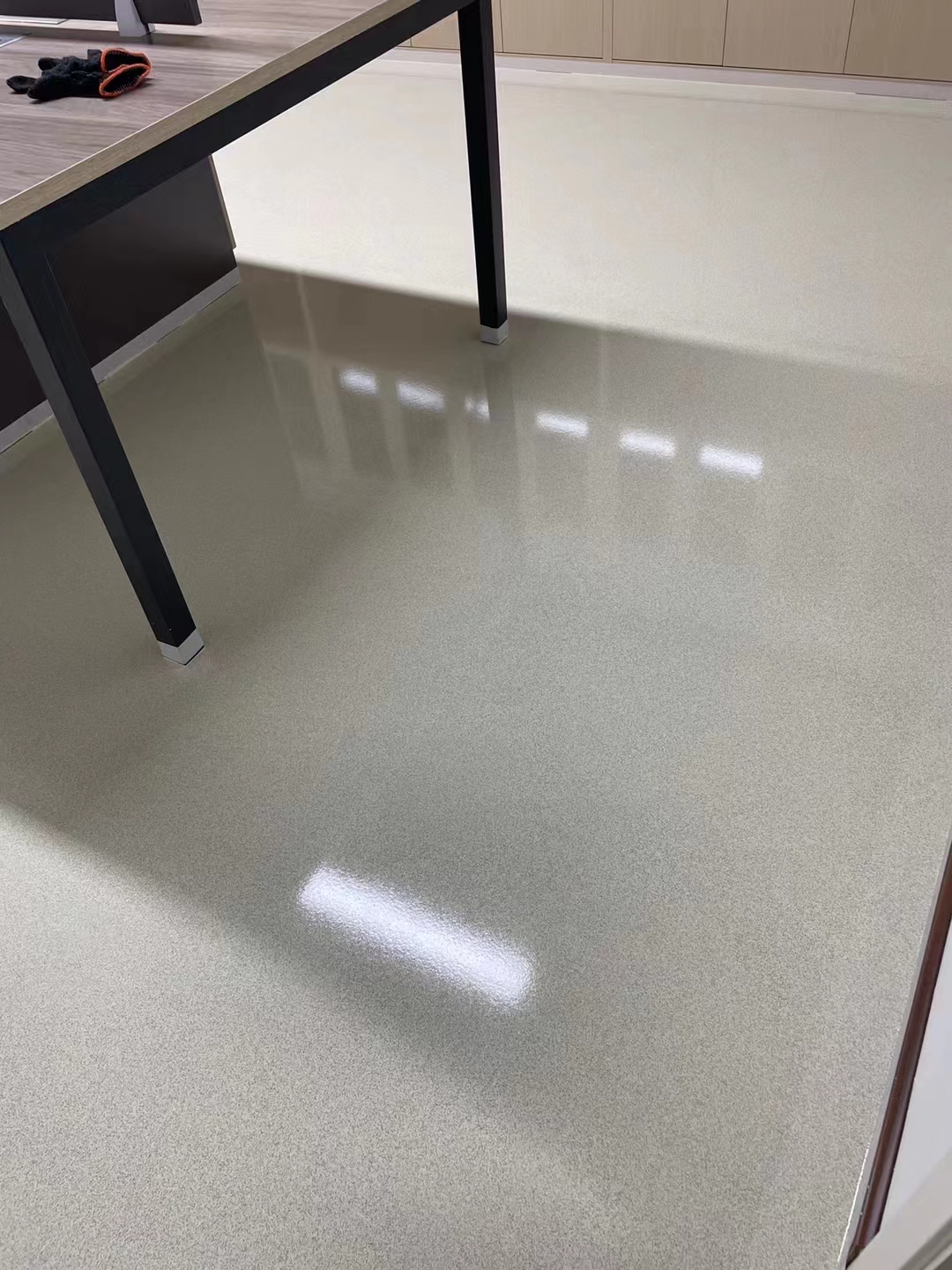 水性環(huán)氧彩砂自流平