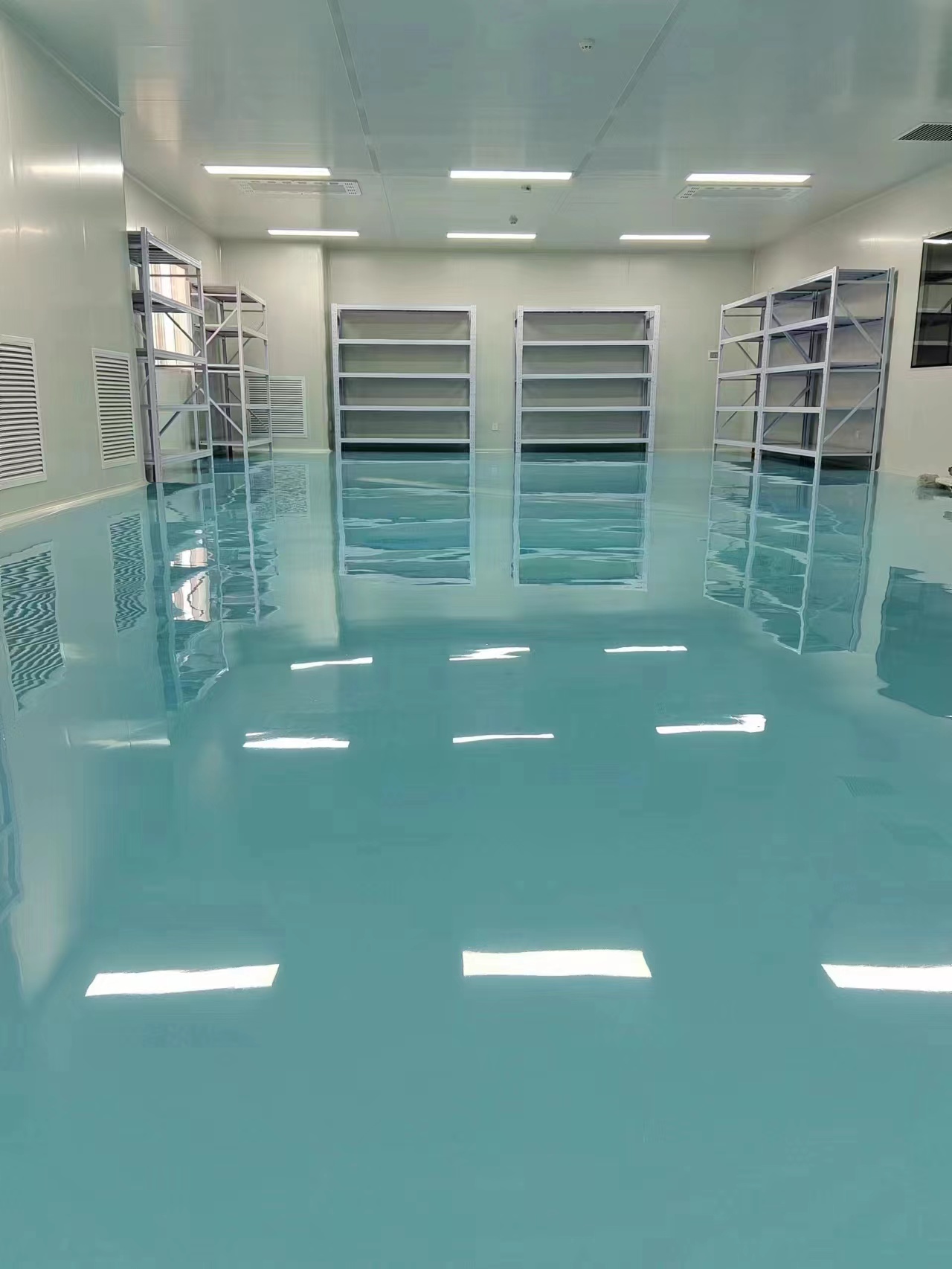 四川成都銀河航天衛(wèi)星成都盤古智造工廠水性環(huán)氧防靜電自流平